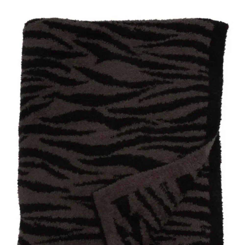 NWT Barefoot Dreams Cozy Chic Tiger Stripe Throw (45 x 60)